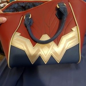 Wonder woman purse excellent condition